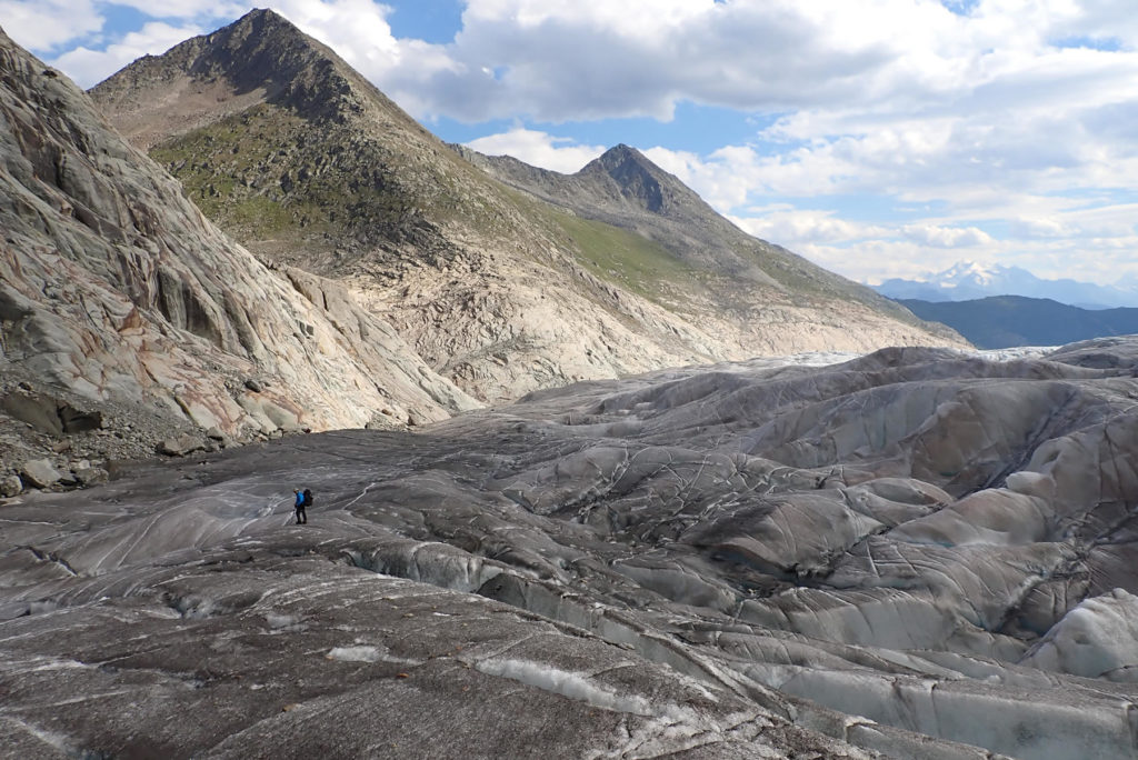 Bajando por el Glaciar Aletsch, arriba el Eggishorn